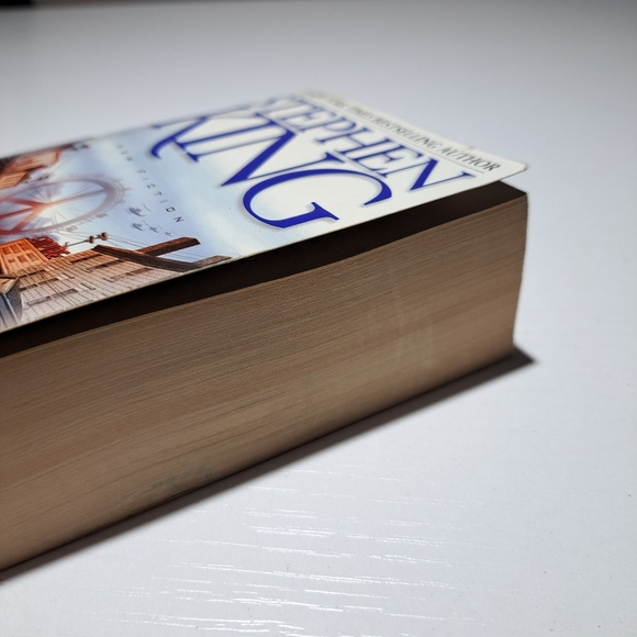 Stephen King 'Hearts in Atlantis' Book - Picture 2 of 7